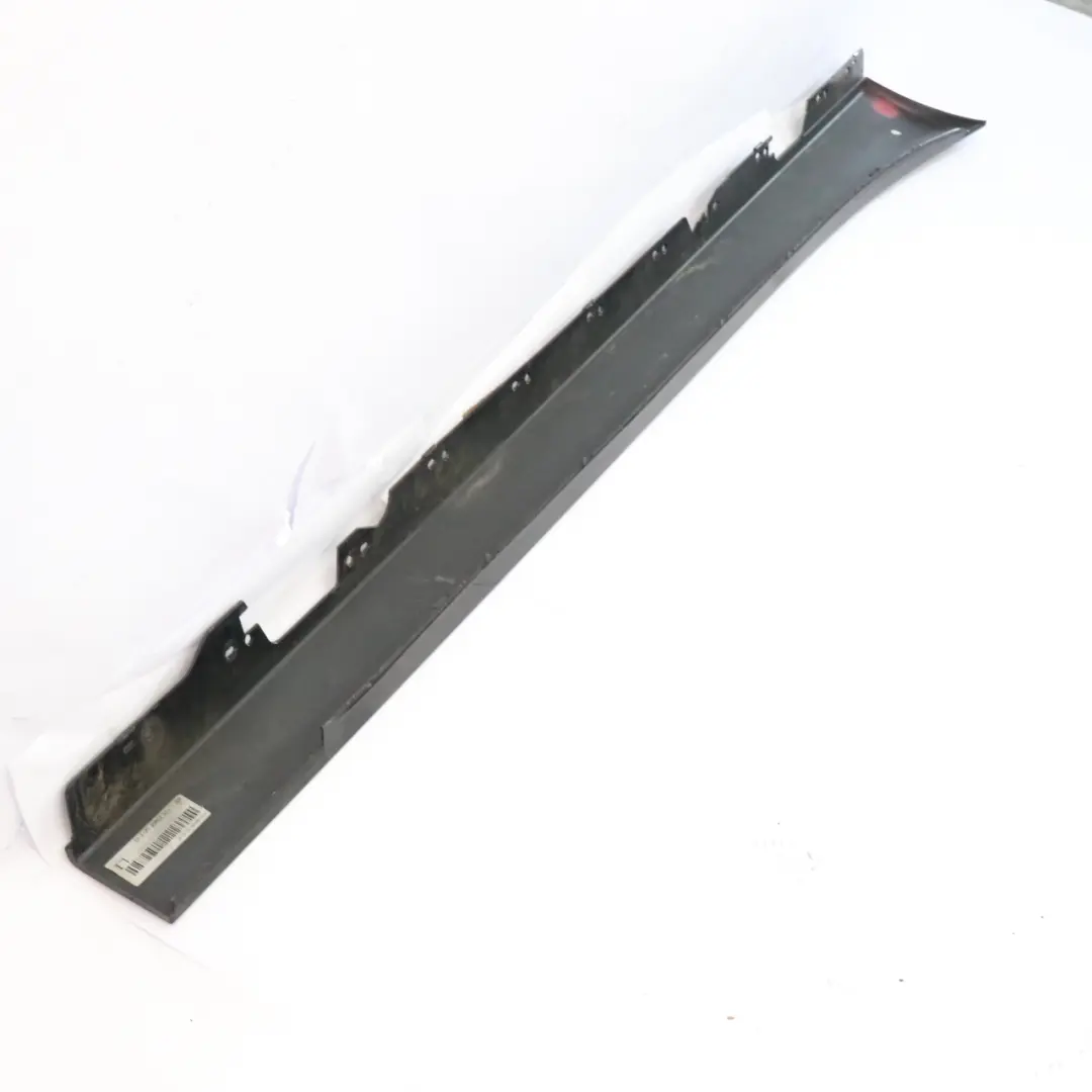 Striscia davanzale sinistra Gonna laterale Nero Zaffiro Metallizzato 475 per BMW F20 con numero di parte 7293553 BMW F20 Striscia davanzale sinistra Gonna laterale Nero Zaffiro Metallizzato 475 - SKU 7293553-BS2 - Numero di parte 7293553