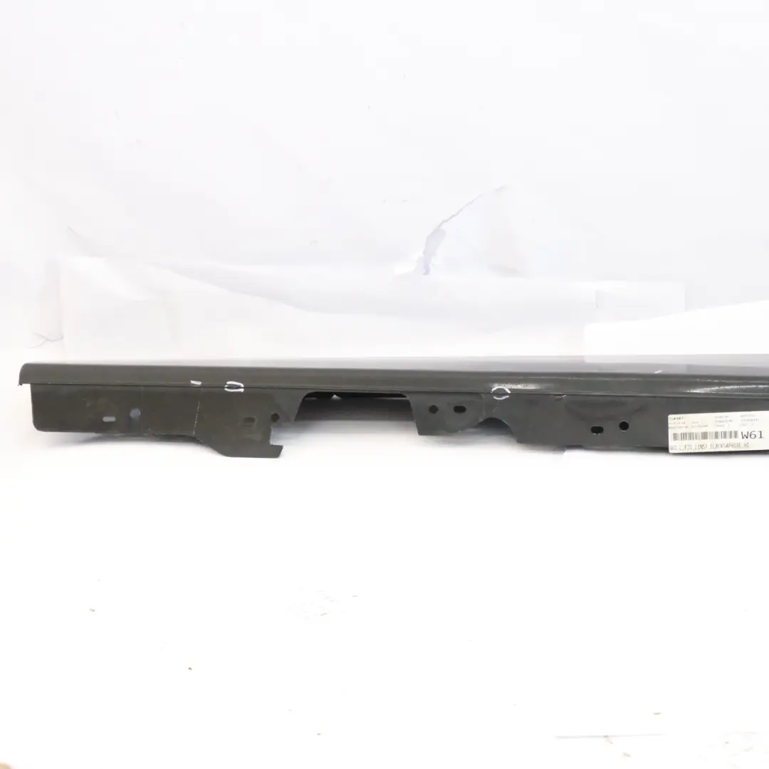 Striscia davanzale sinistra Gonna laterale Nero Zaffiro Metallizzato 475 per BMW F20 con numero di parte 7293553 BMW F20 Striscia davanzale sinistra Gonna laterale Nero Zaffiro Metallizzato 475 - SKU 7293553-BS2 - Numero di parte 7293553