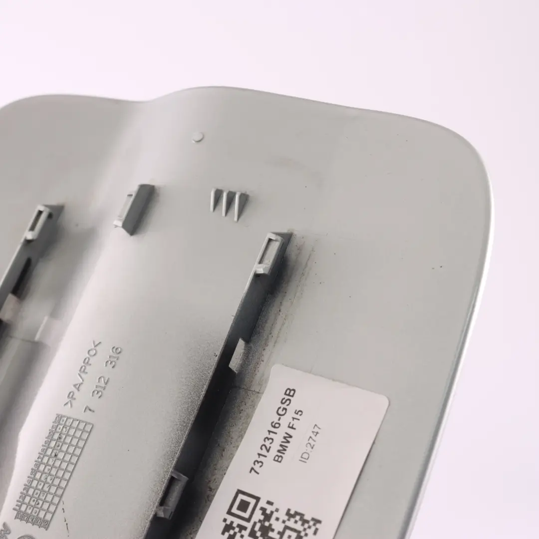 Riempimento del tappo serbatoio Glacier Silver Metallic A83 per BMW X5 F15 con numero di parte 7312316 BMW X5 F15 Riempimento del tappo serbatoio Glacier Silver Metallic A83 - SKU 7312316-GSB - Numero di parte 7312316