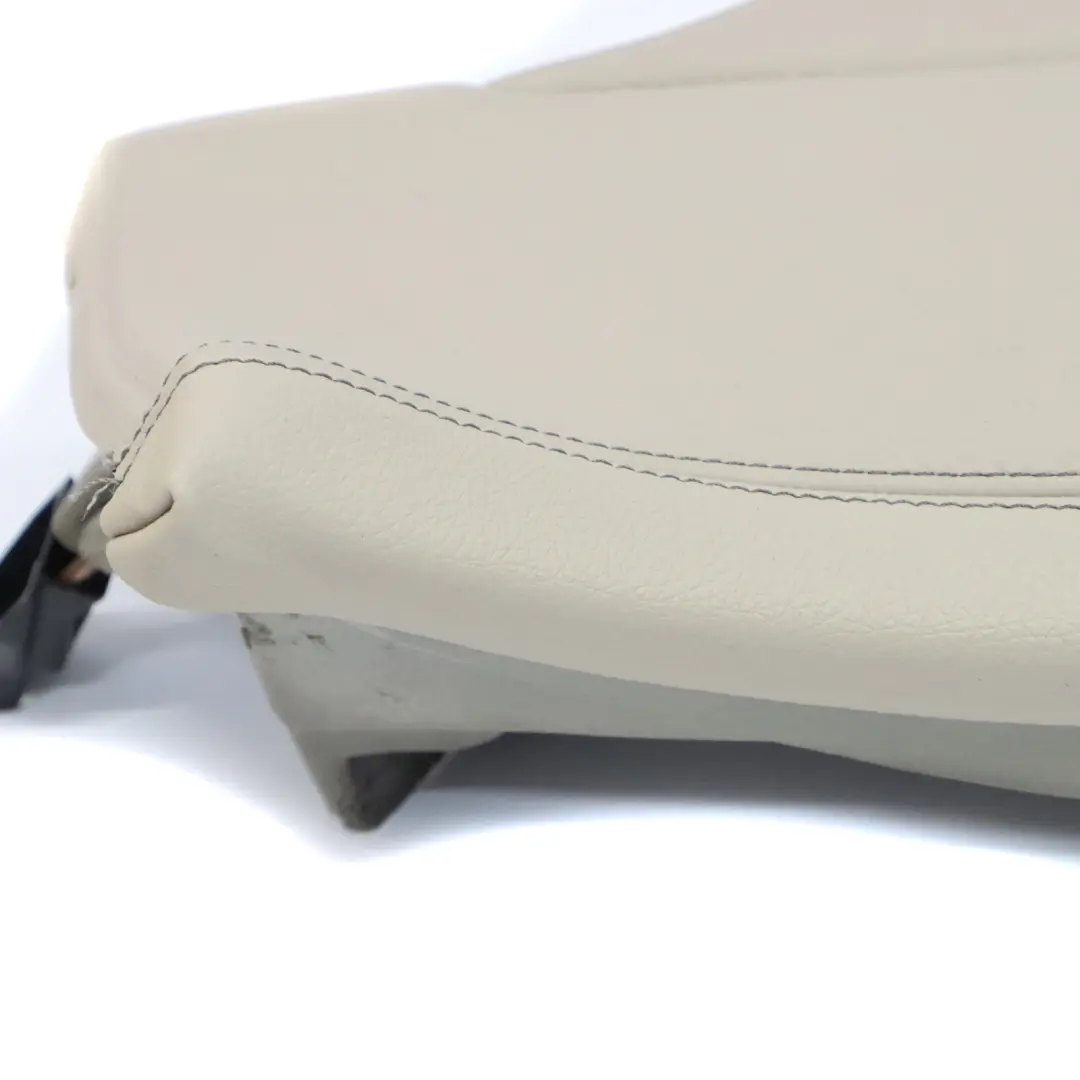 Pannello laterale del sedile posteriore destro Finitura pelle Oyster per BMW F34 GT con numero di parte 7341798 BMW F34 GT Pannello laterale del sedile posteriore destro Finitura pelle Oyster - SKU 7341798 - Numero di parte 7341798