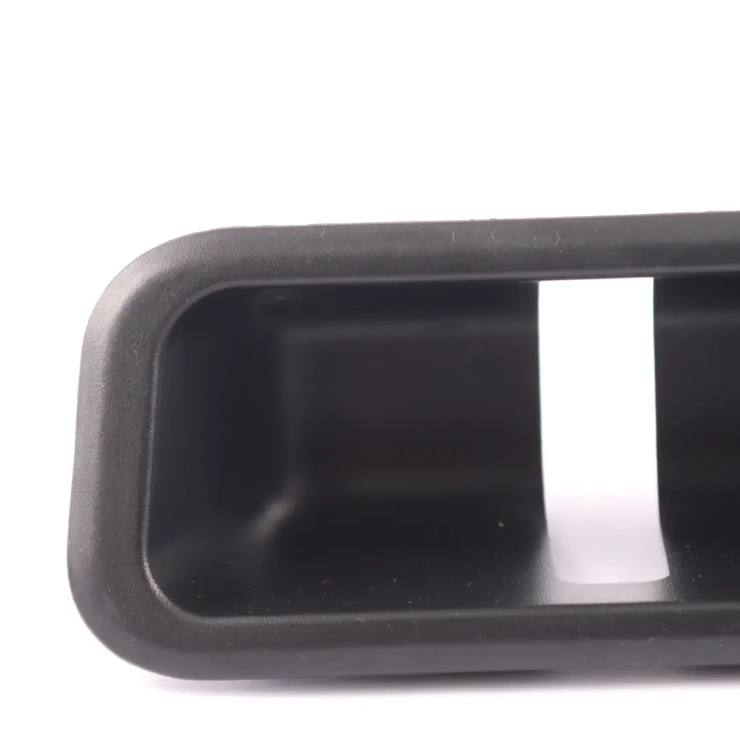 Gancio BMW X5 F15 Coperchio del baule Maniglia di chiusura inserto nero per con numero di parte 7348314 Gancio BMW X5 F15 Coperchio del baule Maniglia di chiusura inserto nero - SKU 7348314 - Numero di parte 7348314