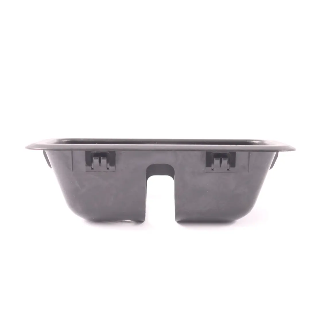 Gancio BMW X5 F15 Coperchio del baule Maniglia di chiusura inserto nero per con numero di parte 7348314 Gancio BMW X5 F15 Coperchio del baule Maniglia di chiusura inserto nero - SKU 7348314 - Numero di parte 7348314