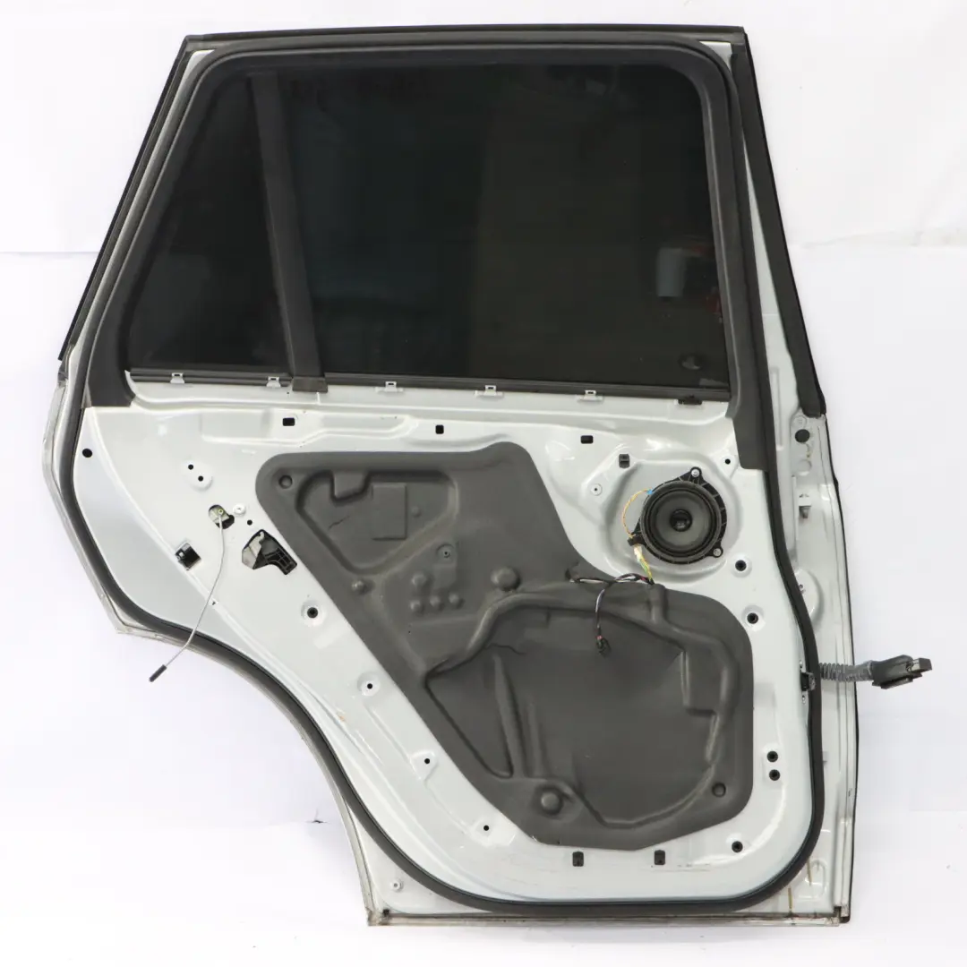 Porta posteriore sinistra Glacier Silver Metallic - A83 per BMW X5 F15 con numero di parte 7386739 BMW X5 F15 Porta posteriore sinistra Glacier Silver Metallic - A83 - SKU 7386739-GSB - Numero di parte 7386739