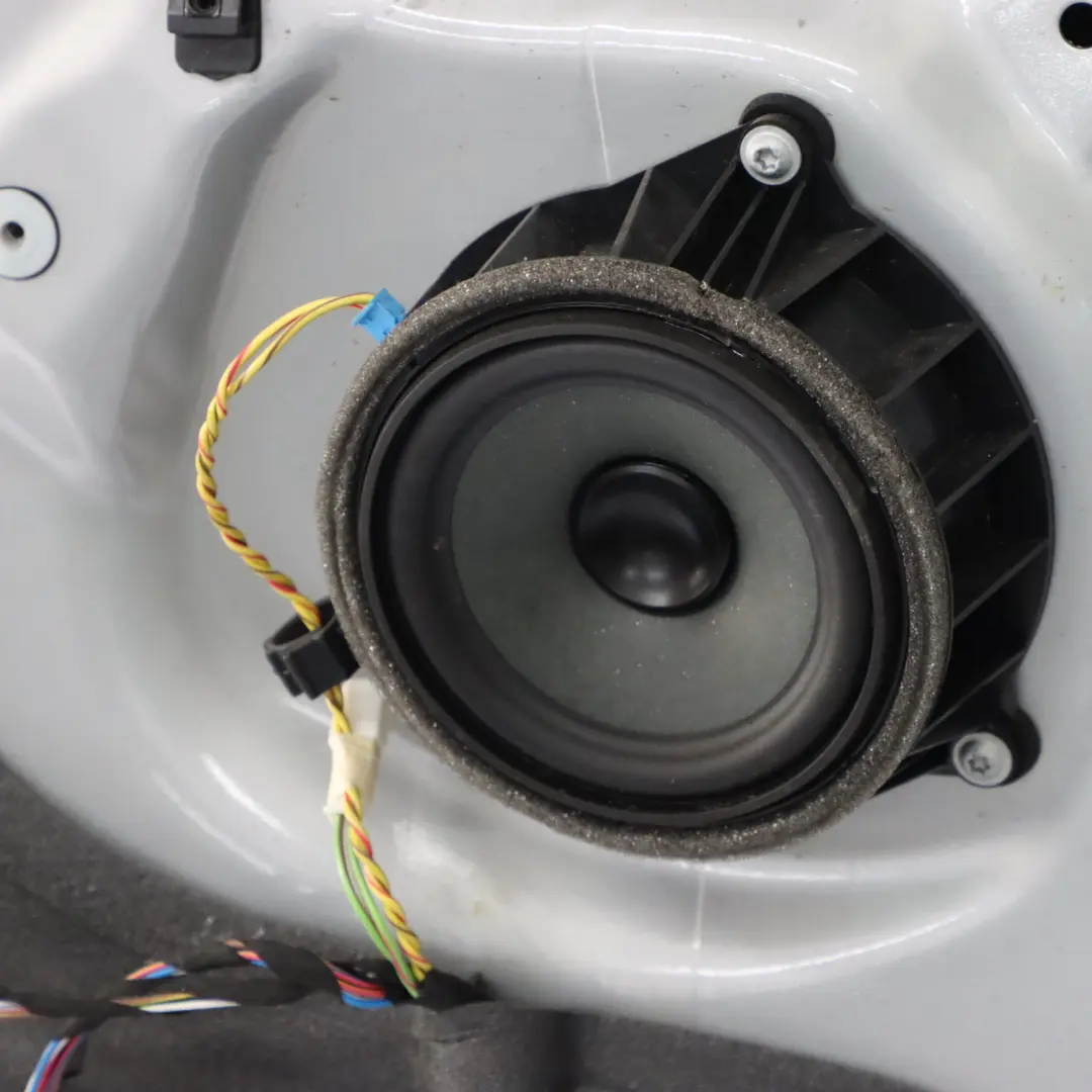 Porta posteriore sinistra Glacier Silver Metallic - A83 per BMW X5 F15 con numero di parte 7386739 BMW X5 F15 Porta posteriore sinistra Glacier Silver Metallic - A83 - SKU 7386739-GSB - Numero di parte 7386739