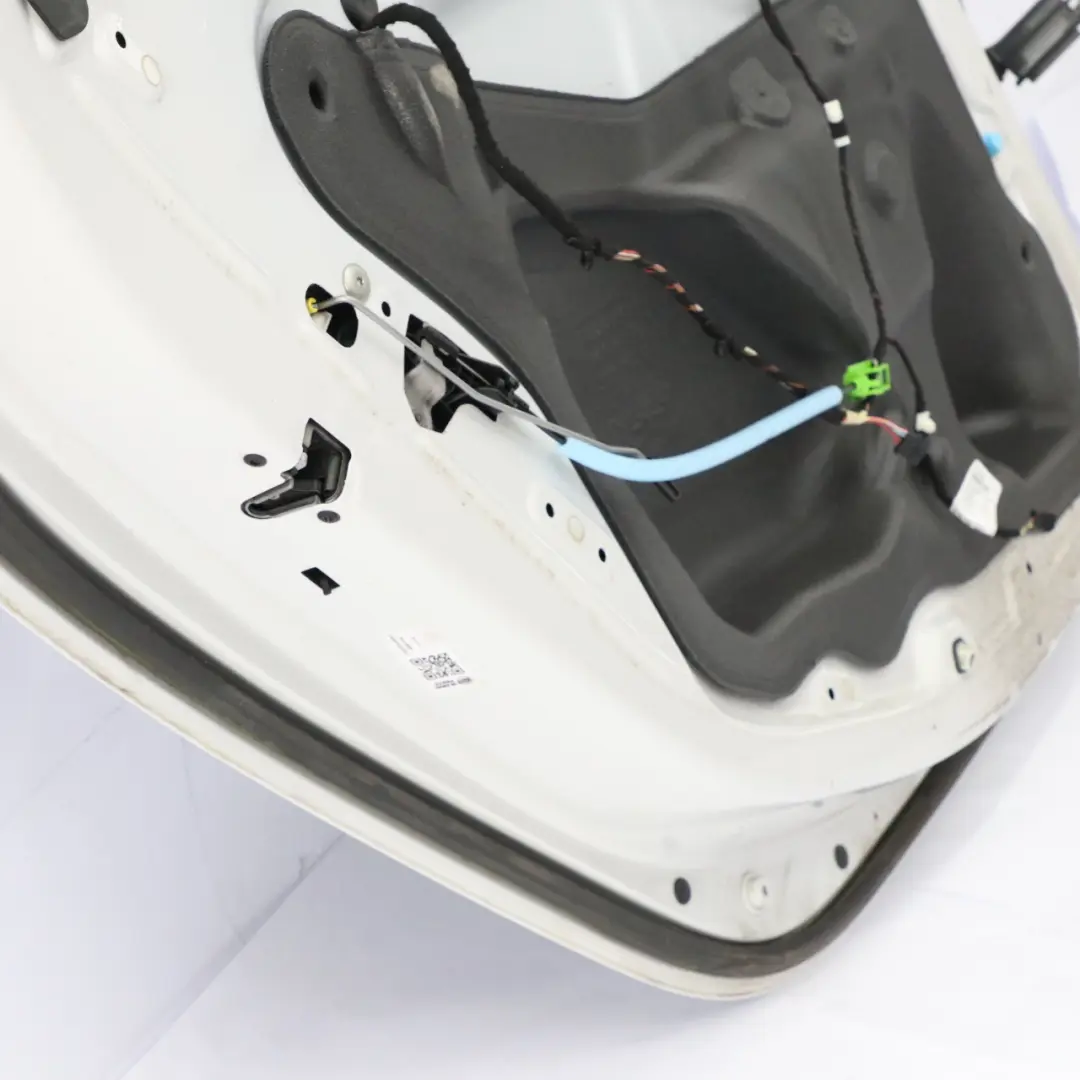 Porta posteriore sinistra Mineralweiss Mineral White - A96 per BMW F46 Gran Tourer con numero di parte 7392325 BMW F46 Gran Tourer Porta posteriore sinistra Mineralweiss Mineral White - A96 - SKU 7392325-MW1 - Numero di parte 7392325