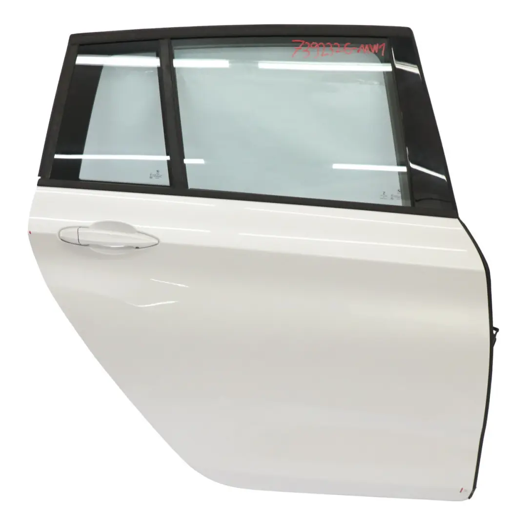 Puerta Trasera Derecha Mineralweiss Blanco Mineral - A96 para BMW F46 Gran Tourer con número de pieza 7392326 BMW F46 Gran Tourer Puerta Trasera Derecha Mineralweiss Blanco Mineral - A96 - SKU 7392326-MW1 - Número de pieza 7392326