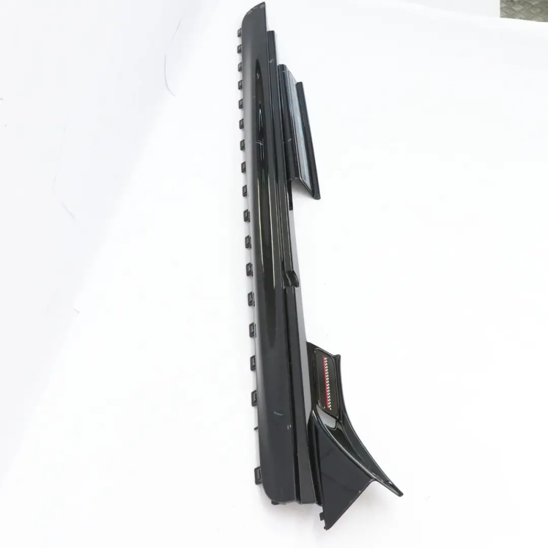 Minigonna laterale sinistra JCW Coperchio brancardo Midnight Black A94 per Mini F55 con numero di parte 7398781 Mini F55 Minigonna laterale sinistra JCW Coperchio brancardo Midnight Black A94 - SKU 7398781-MNB - Numero di parte 7398781