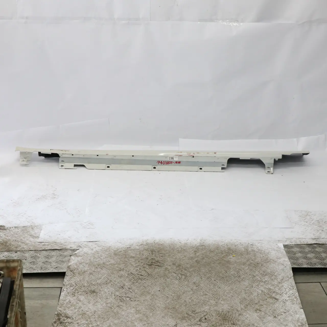 Gonna laterale BMW F46 Striscia di copertura soglia sinistra Mineralweiss A96