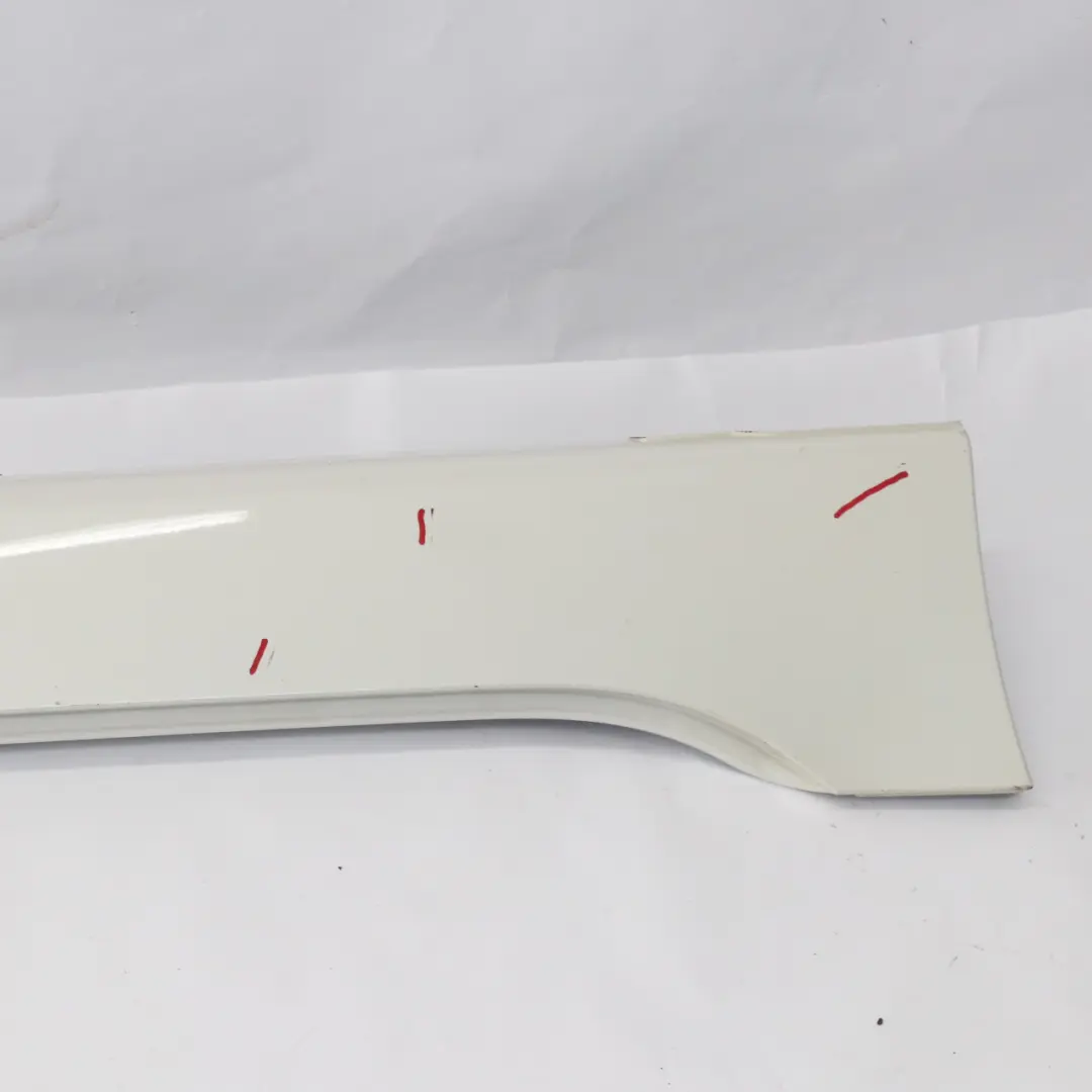 Faldón lateral BMW F46 Listón de umbral Derecho Mineralweiss White - A96 - SKU 7403806-MW - Número de pieza 7403806
