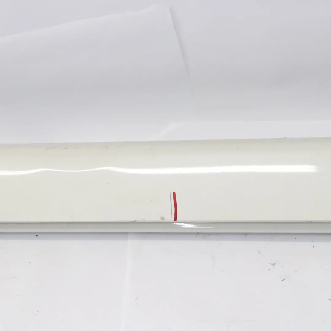 BMW F46 Jupe Latérale Bas de caisse Droit Mineralweiss Blanc - A96 - SKU 7403806-MW - Numéro de pièce 7403806