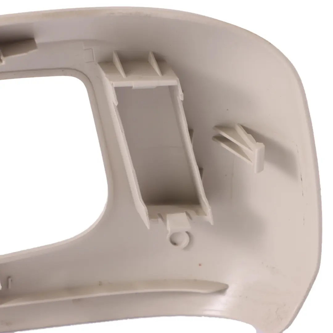 Sedile anteriore destro Pannello esterno Elfenbein Bianco per BMW G30 G12 con numero di parte 7405726 BMW G30 G12 Sedile anteriore destro Pannello esterno Elfenbein Bianco - SKU 7405726-1 - Numero di parte 7405726