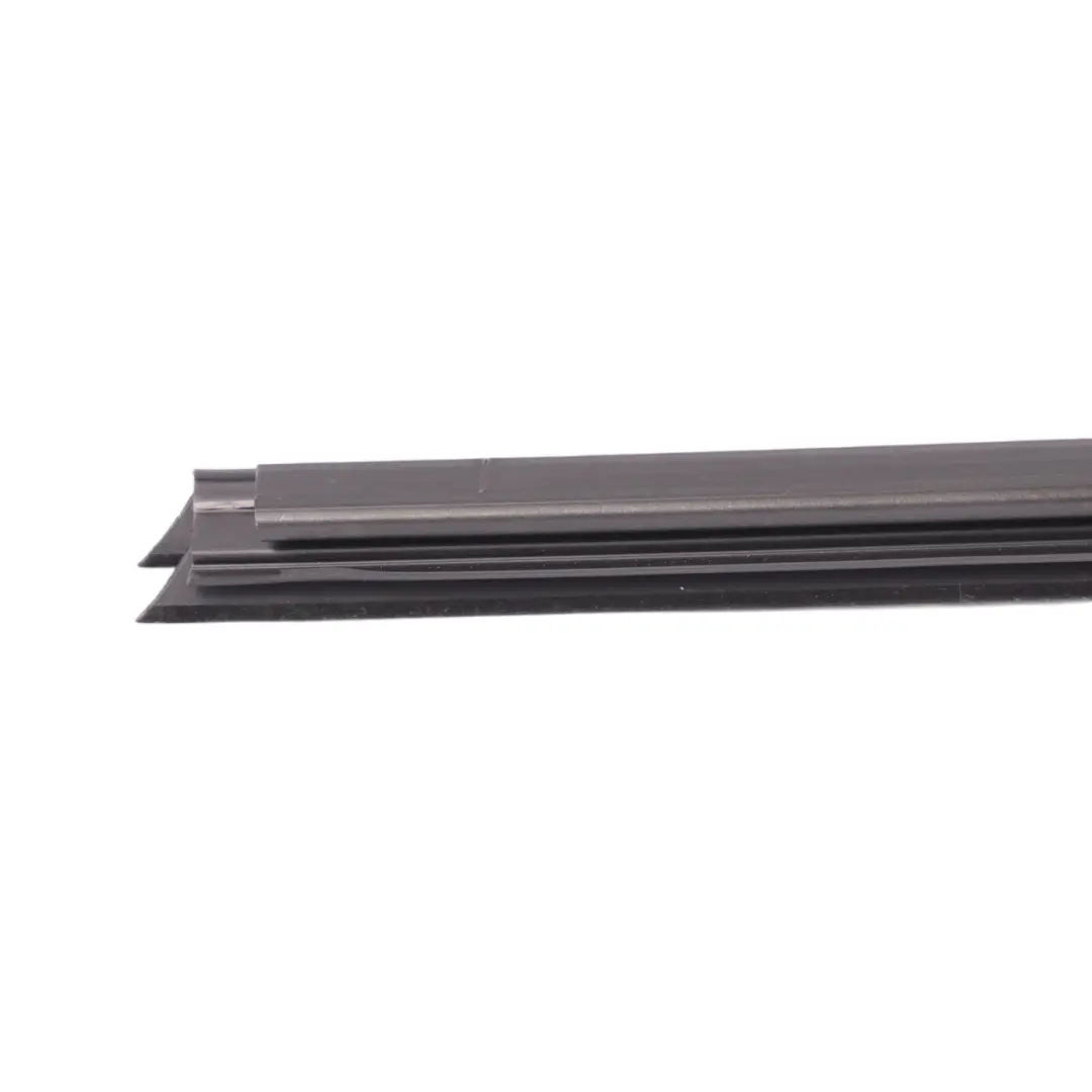 Guarnizione finestrino BMW G20 G21 Porta posteriore sinistra Guarnizione Interna per con numero di parte 7407421 Guarnizione finestrino BMW G20 G21 Porta posteriore sinistra Guarnizione Interna - SKU 7407421 - Numero di parte 7407421