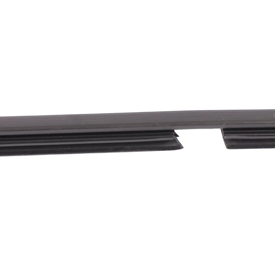 Guarnizione finestrino BMW G20 G21 Porta posteriore sinistra Guarnizione Interna per con numero di parte 7407421 Guarnizione finestrino BMW G20 G21 Porta posteriore sinistra Guarnizione Interna - SKU 7407421 - Numero di parte 7407421