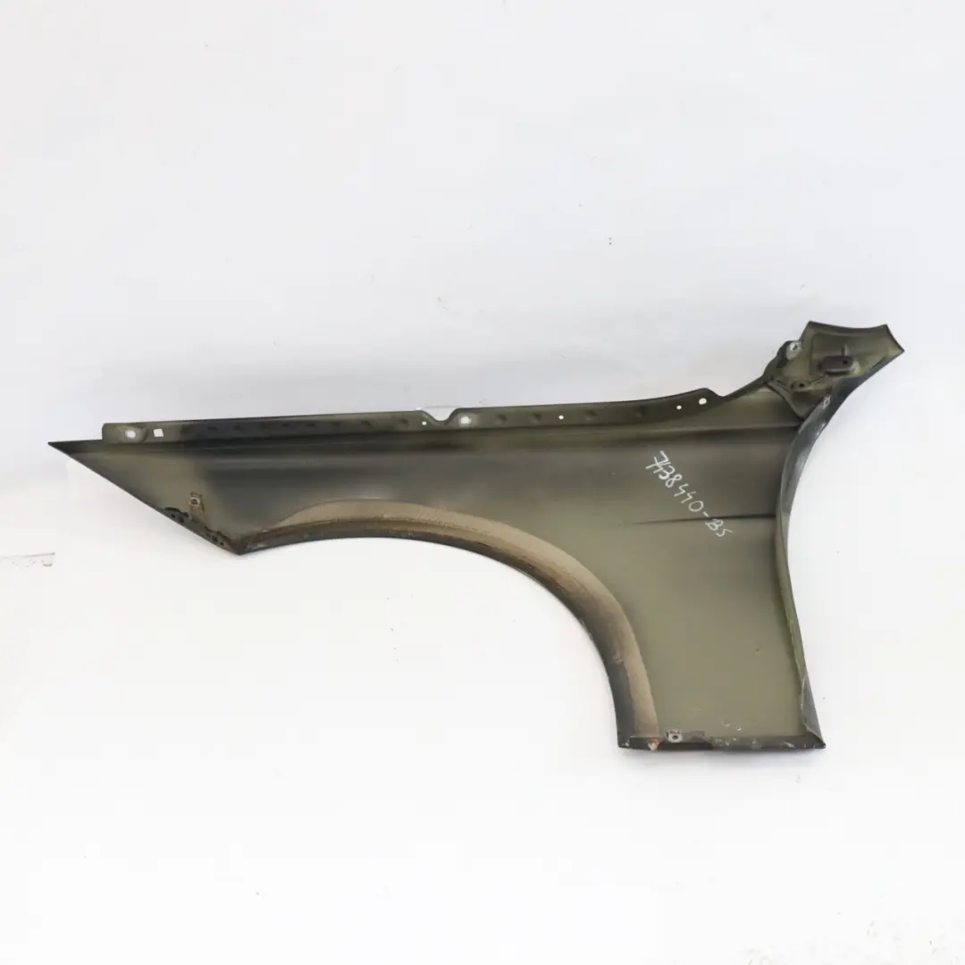 Guardabarros lateral derecho delantero Gris mineral metalizado - B39 para BMW F30 con número de pieza 7438440 BMW F30 Guardabarros lateral derecho delantero Gris mineral metalizado - B39 - SKU 7438440-BS - Número de pieza 7438440