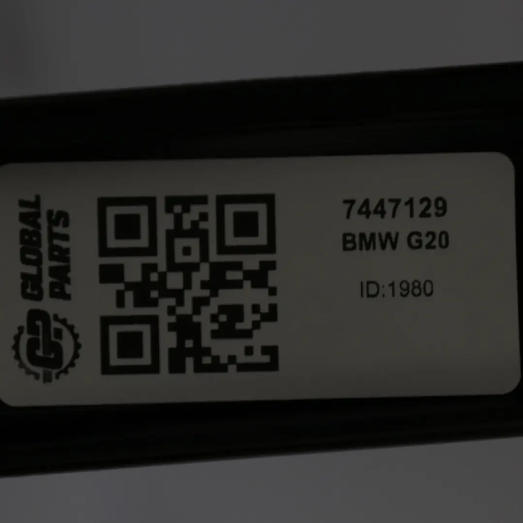 BMW G20 Rama Szyby Drzwi Tylnych Lewa Czarna - SKU 7447129 - Numer Części 7447129
