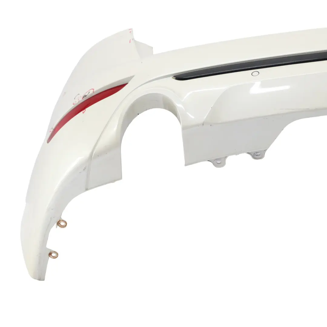 Zderzak Tylny Osłona PDC Mineralweiss Biały Metalik - A96 do BMW F46 LCI o numerze 7480324 BMW F46 LCI Zderzak Tylny Osłona PDC Mineralweiss Biały Metalik - A96 - SKU 7480324-MW - Numer Części 7480324