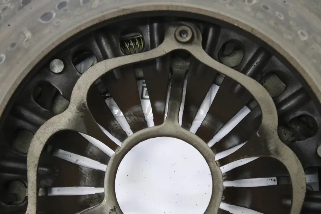 Flywheel 728i M52 Petrol Ring Gear Manual Gearbox to BMW E38 with Part number 7512474 BMW E38 Flywheel 728i M52 Petrol Ring Gear Manual Gearbox - SKU 7512474 - Part number 7512474