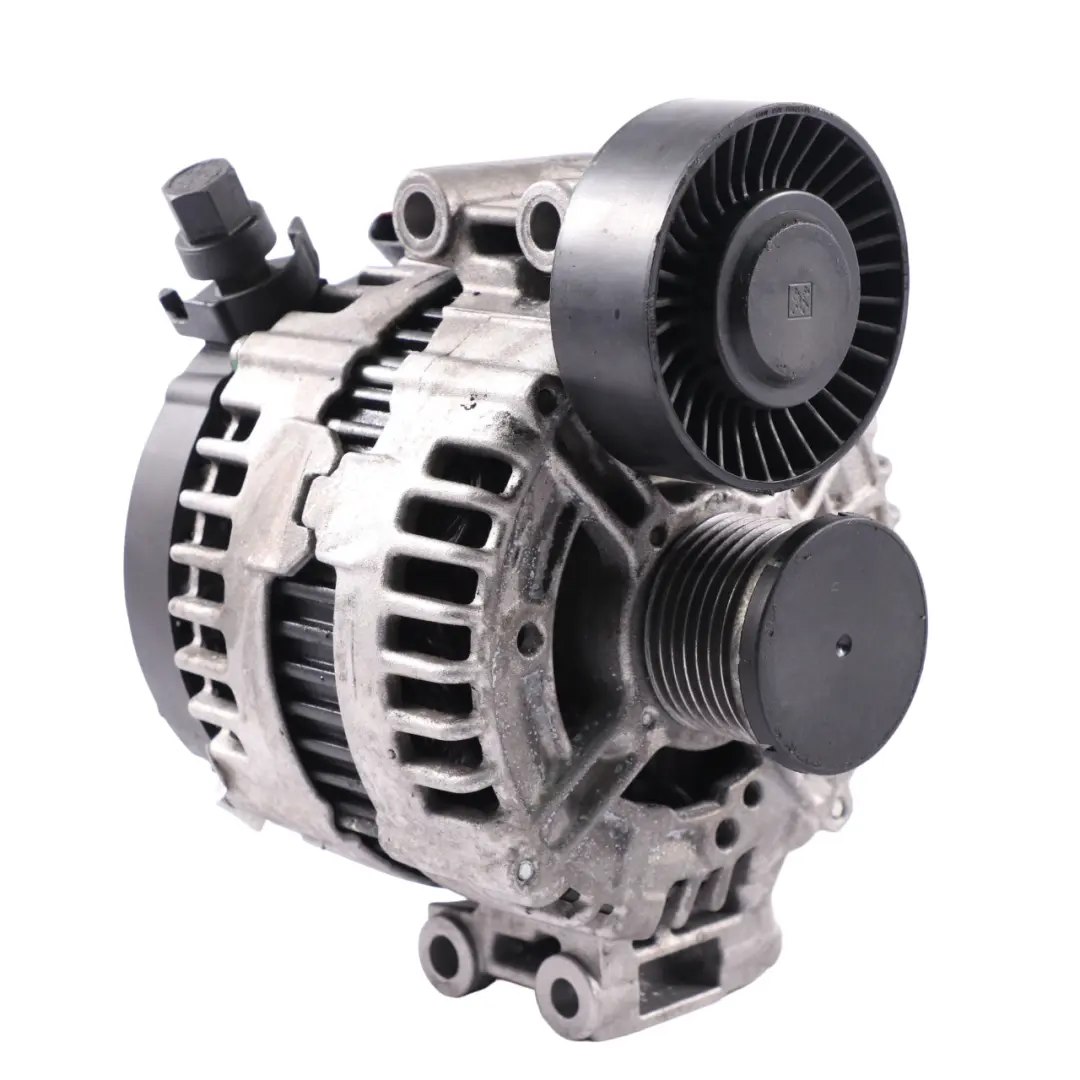 Alternator Benzyna 180A do BMW E60 E61 E81 E87 LCI E90 E91 E92 E93 o numerze 7550469 BMW E60 E61 E81 E87 LCI E90 E91 E92 E93 Alternator Benzyna 180A - SKU 7550469-3 - Numer Części 7550469