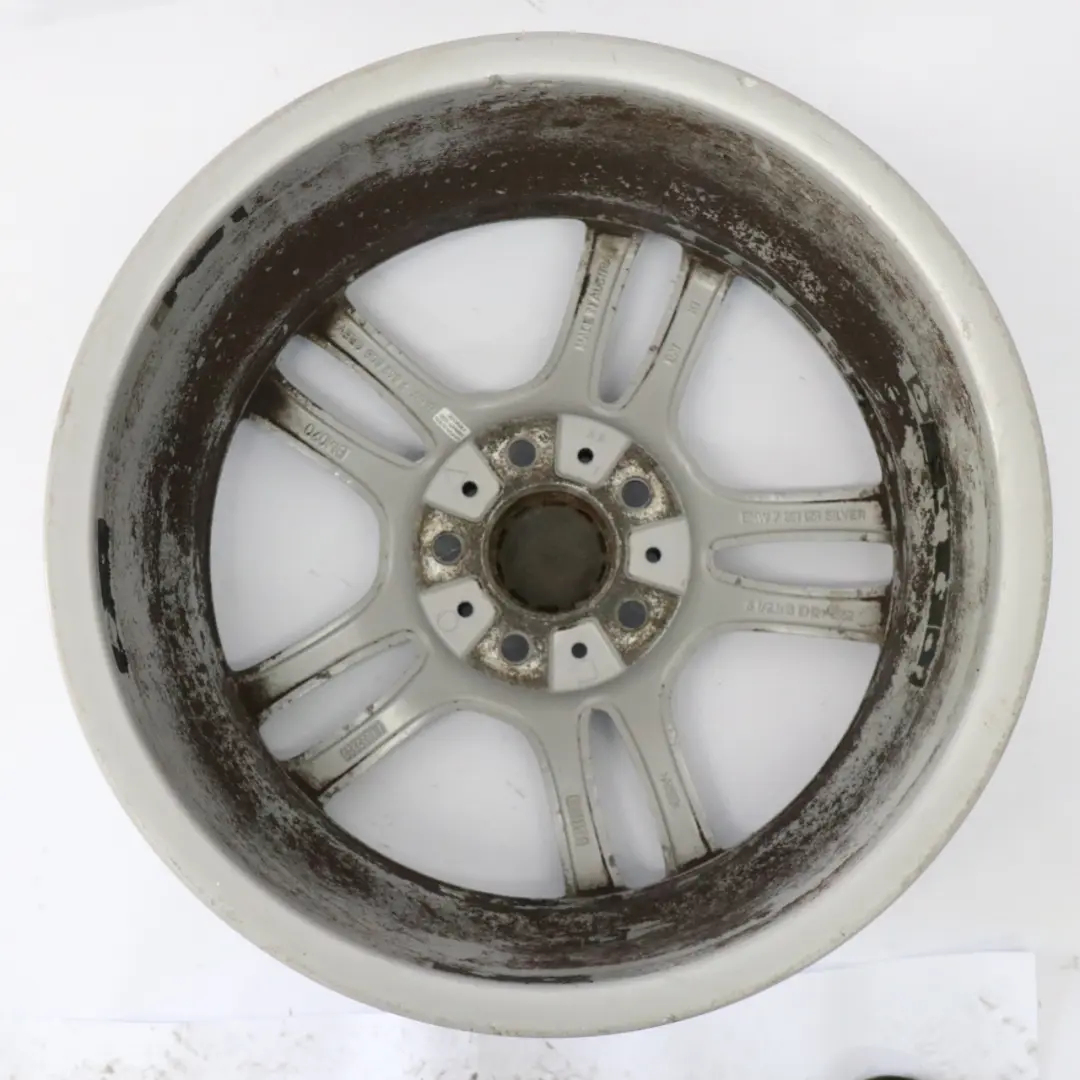 Silberne Leicht metall felge hinten 18" 8,5J ET:52 M für BMW E81 E87 mit Teilenummer 7842608 BMW E81 E87 Silberne Leicht metall felge hinten 18" 8,5J ET:52 M - SKU 7842608-3 - Teilenummer 7842608