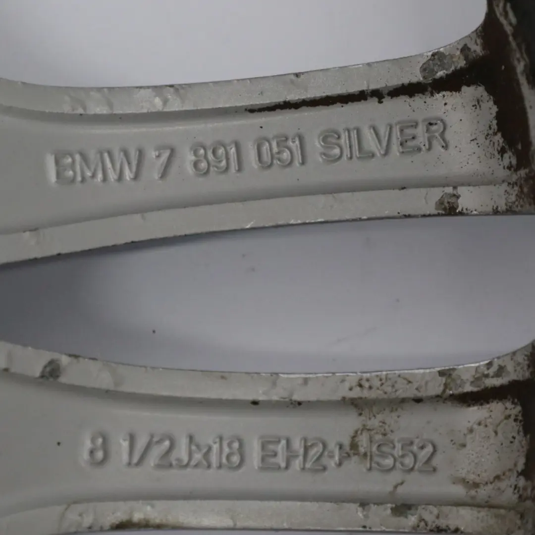 Silberne Leicht metall felge hinten 18" 8,5J ET:52 M für BMW E81 E87 mit Teilenummer 7842608 BMW E81 E87 Silberne Leicht metall felge hinten 18" 8,5J ET:52 M - SKU 7842608-3 - Teilenummer 7842608