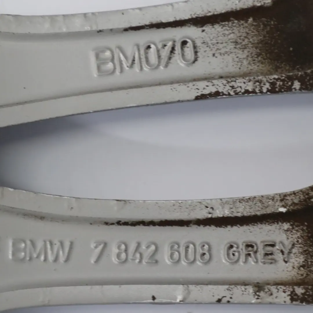 Jante arrière alliage argenté 18" 8,5J ET:52 M Double rayon pour BMW E81 E87 à propos du numéro de pièce 7842608 BMW E81 E87 Jante arrière alliage argenté 18" 8,5J ET:52 M Double rayon - SKU 7842608-3 - Numéro de pièce 7842608