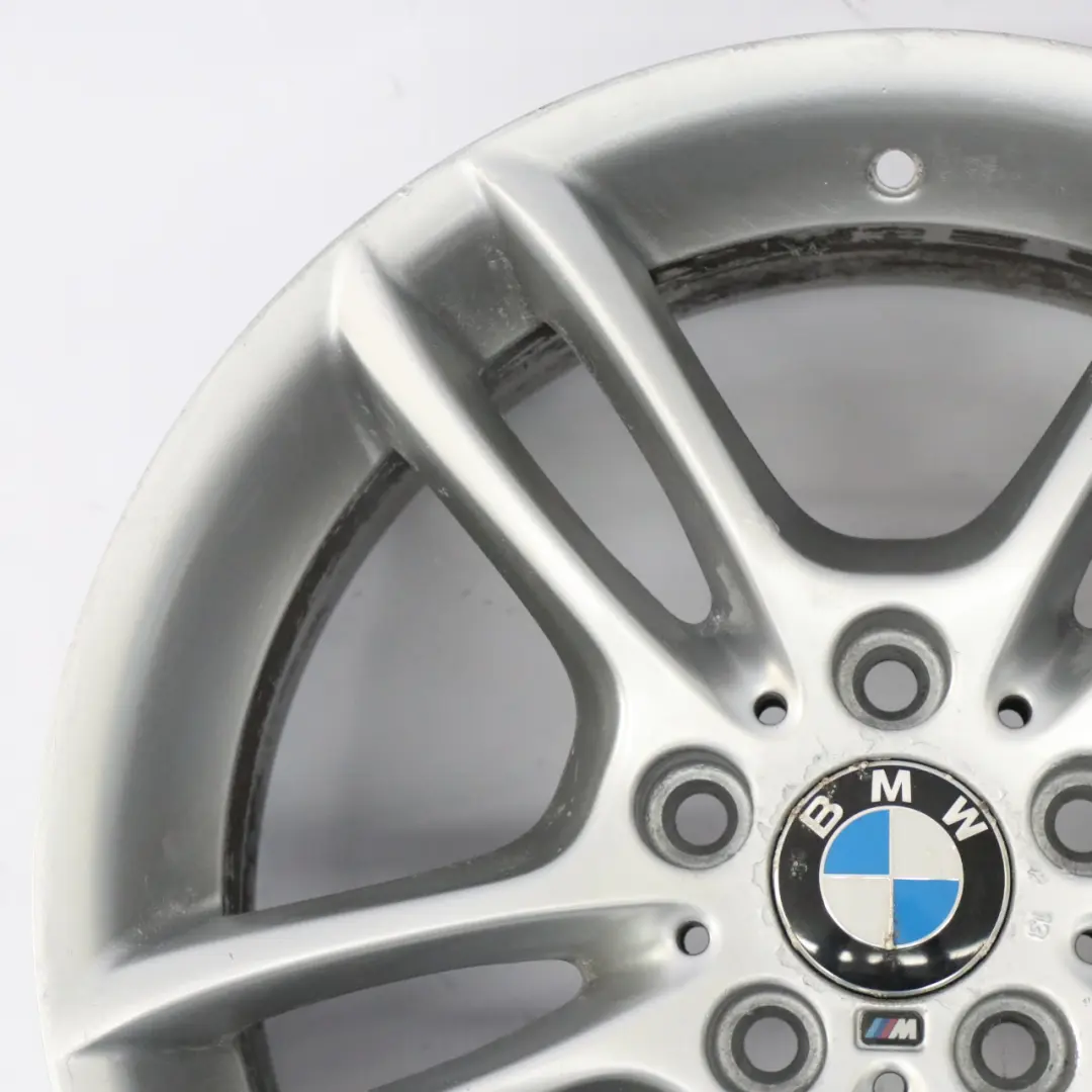 Silberne Leicht metall felge hinten 18" 8,5J ET:52 M für BMW E81 E87 mit Teilenummer 7842608 BMW E81 E87 Silberne Leicht metall felge hinten 18" 8,5J ET:52 M - SKU 7842608-3 - Teilenummer 7842608