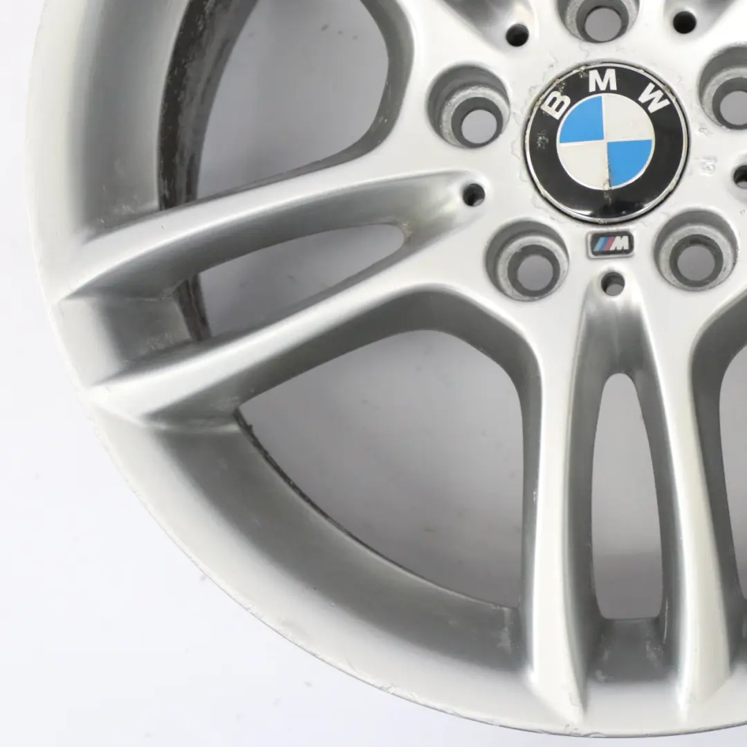 Jante arrière alliage argenté 18" 8,5J ET:52 M Double rayon pour BMW E81 E87 à propos du numéro de pièce 7842608 BMW E81 E87 Jante arrière alliage argenté 18" 8,5J ET:52 M Double rayon - SKU 7842608-3 - Numéro de pièce 7842608