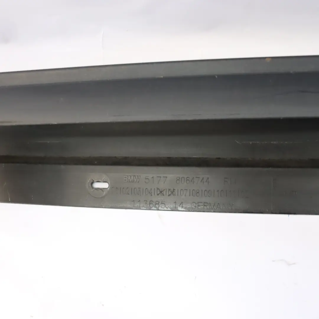 BMW G30 F90 M5 Striscia davanzale laterale destra G30 Nero Zaffiro - 475 - SKU 8073134-BS - Numero di parte 8073134