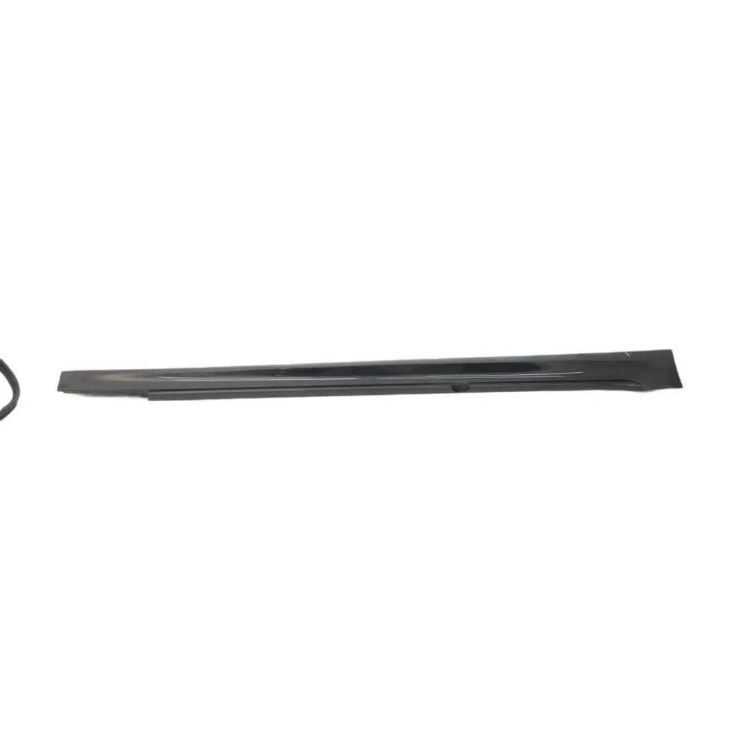 Striscia davanzale laterale destra G30 Nero Zaffiro - 475 per BMW G30 F90 M5 con numero di parte 8073134 BMW G30 F90 M5 Striscia davanzale laterale destra G30 Nero Zaffiro - 475 - SKU 8073134-BS - Numero di parte 8073134