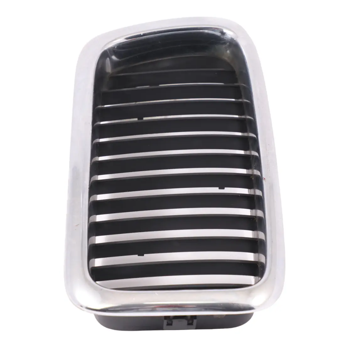 Grille BMW E38 Grille de radiateur avant garniture droite en chrome pour à propos du numéro de pièce 8125812 Grille BMW E38 Grille de radiateur avant garniture droite en chrome - SKU 8125812 - Numéro de pièce 8125812