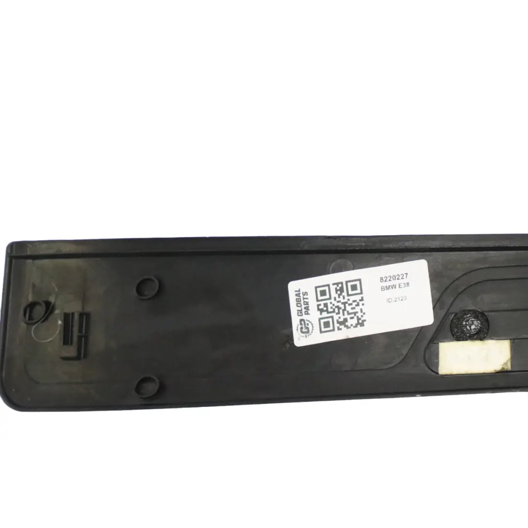 Striscia di copertura porta posteriore Pannello sinistro per BMW E38 Berlina con numero di parte 8220227 BMW E38 Berlina Striscia di copertura porta posteriore Pannello sinistro - SKU 8220227 - Numero di parte 8220227