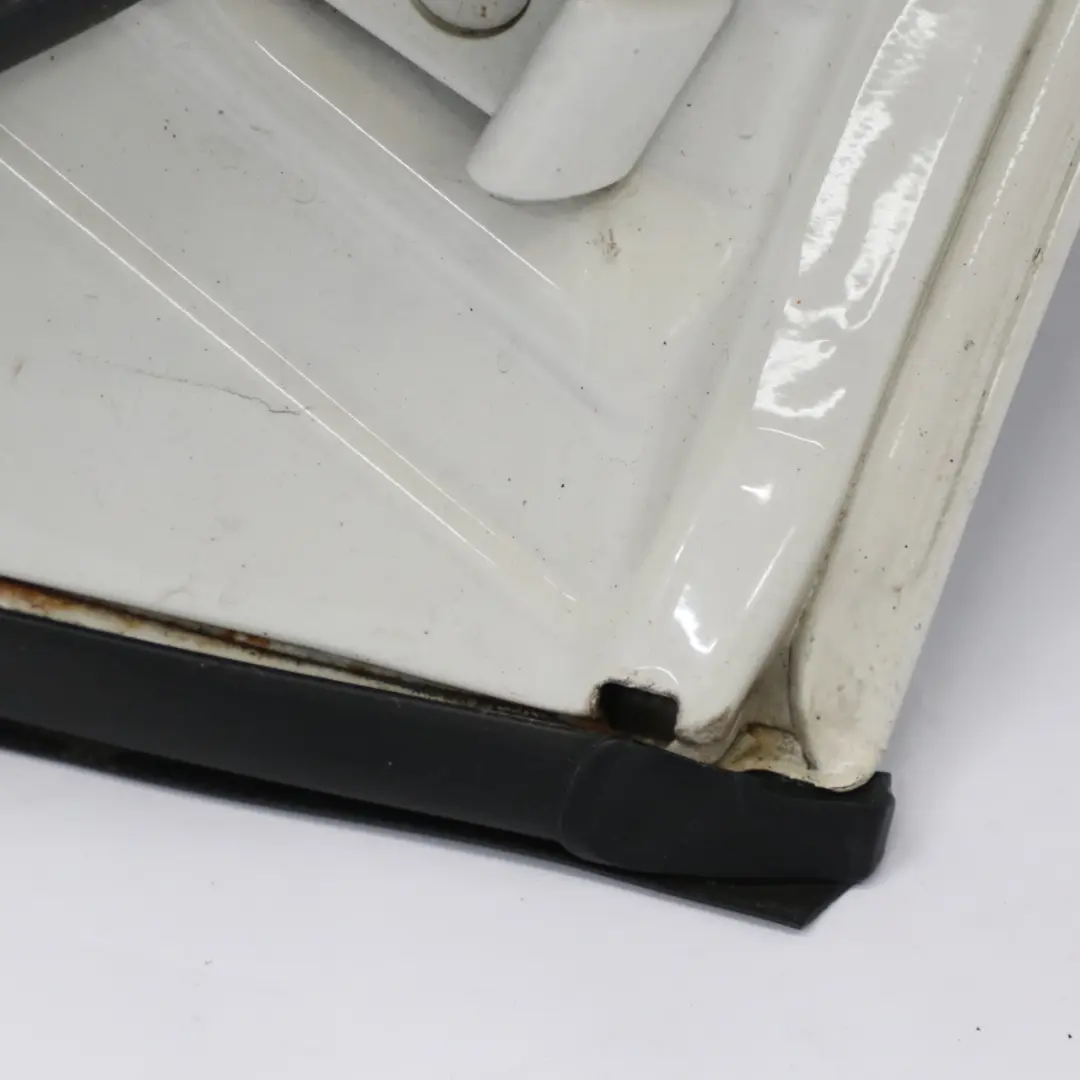 Porta posteriore destra Alpinweiss Alpine White 3 - 300 per BMW E38 con numero di parte 8223886 BMW E38 Porta posteriore destra Alpinweiss Alpine White 3 - 300 - SKU 8223886-AW - Numero di parte 8223886