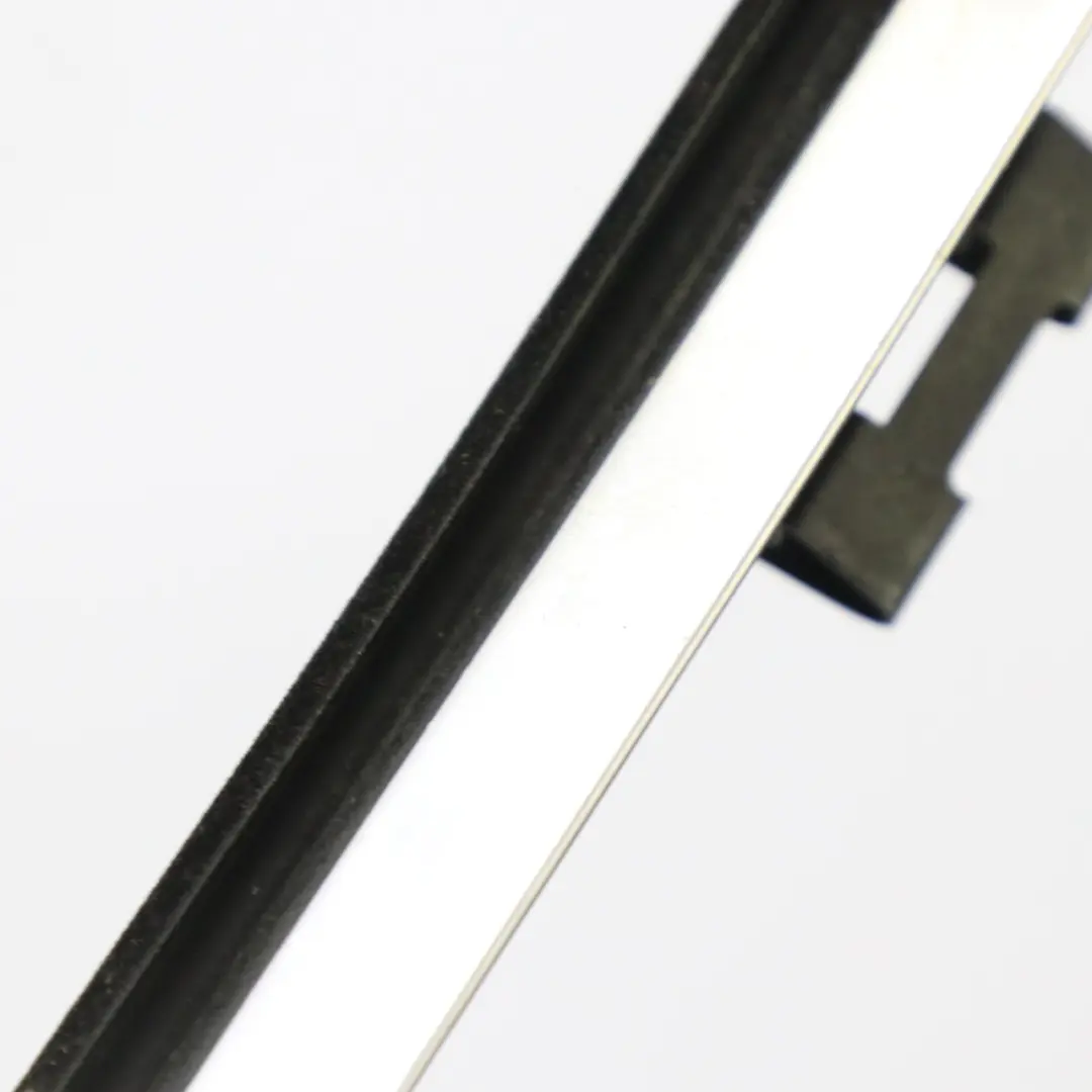 Finestra Striscia Porta Anteriore Sinistra Guarnizione Striscia Cromo per BMW E38 con numero di parte 8230493 BMW E38 Finestra Striscia Porta Anteriore Sinistra Guarnizione Striscia Cromo - SKU 8230493 - Numero di parte 8230493