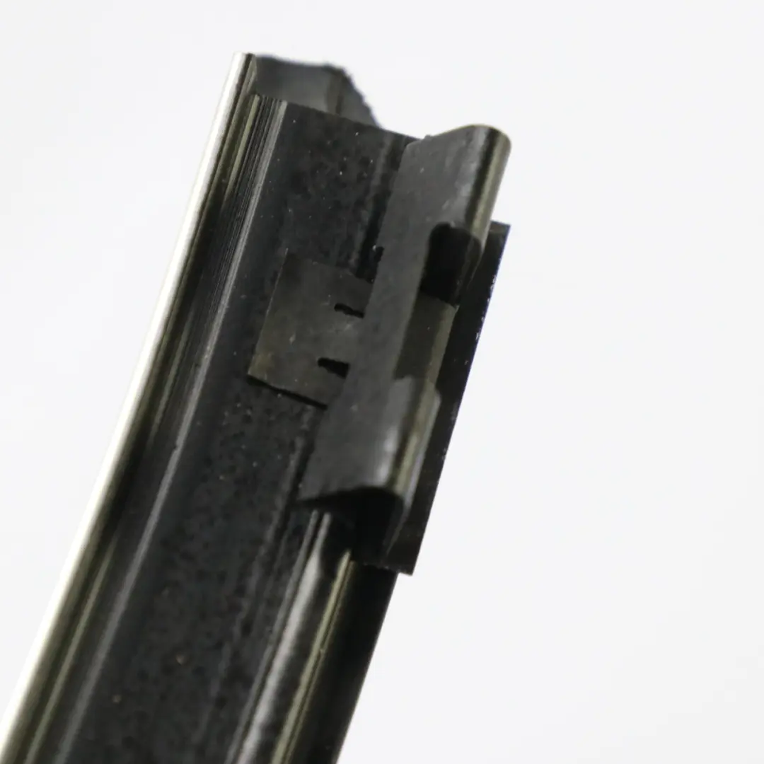 BMW E38 Fensterleiste Vordertür links Dichtung Dichtungsstreifen Chrom - SKU 8230493 - Teilenummer 8230493