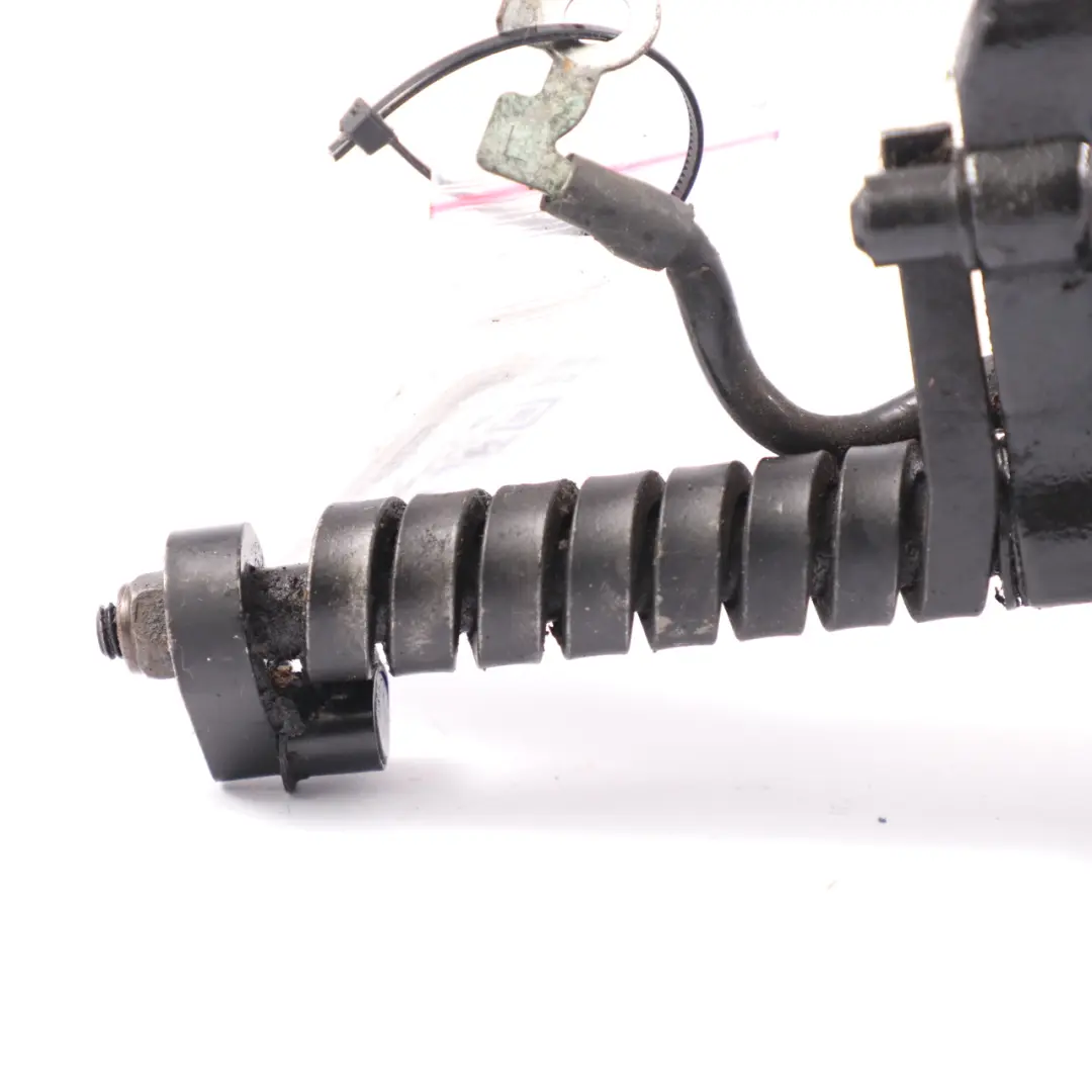 Zawias Szyby Klapy Bagażnika Niebieski do BMW E46 Touring o numerze 8254015 BMW E46 Touring Zawias Szyby Klapy Bagażnika Niebieski - SKU 8254015 - Numer Części 8254015