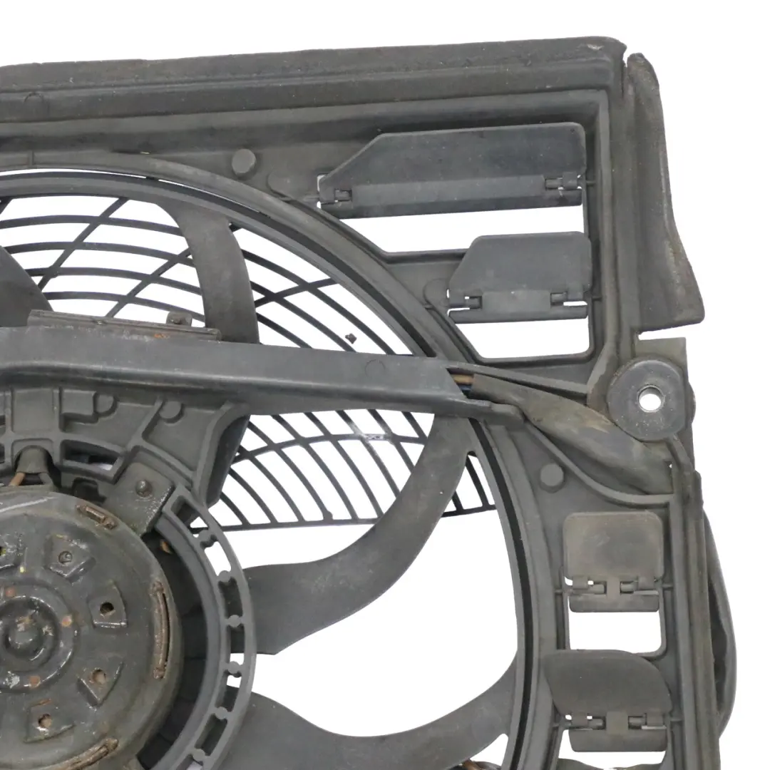 Motore Raffreddamento Radiatore Ventola Benzina M50 M60 M72 per BMW E38 con numero di parte 8380774 BMW E38 Motore Raffreddamento Radiatore Ventola Benzina M50 M60 M72 - SKU 8380774 - Numero di parte 8380774