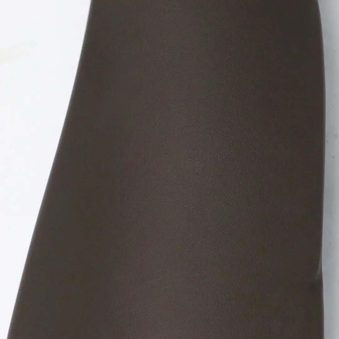 Rücksitz links seitliche Verkleidungsplatte Abdeckung Leder Saddle Brown für BMW G20 mit Teilenummer 8491233 BMW G20 Rücksitz links seitliche Verkleidungsplatte Abdeckung Leder Saddle Brown - SKU 8491233 - Teilenummer 8491233