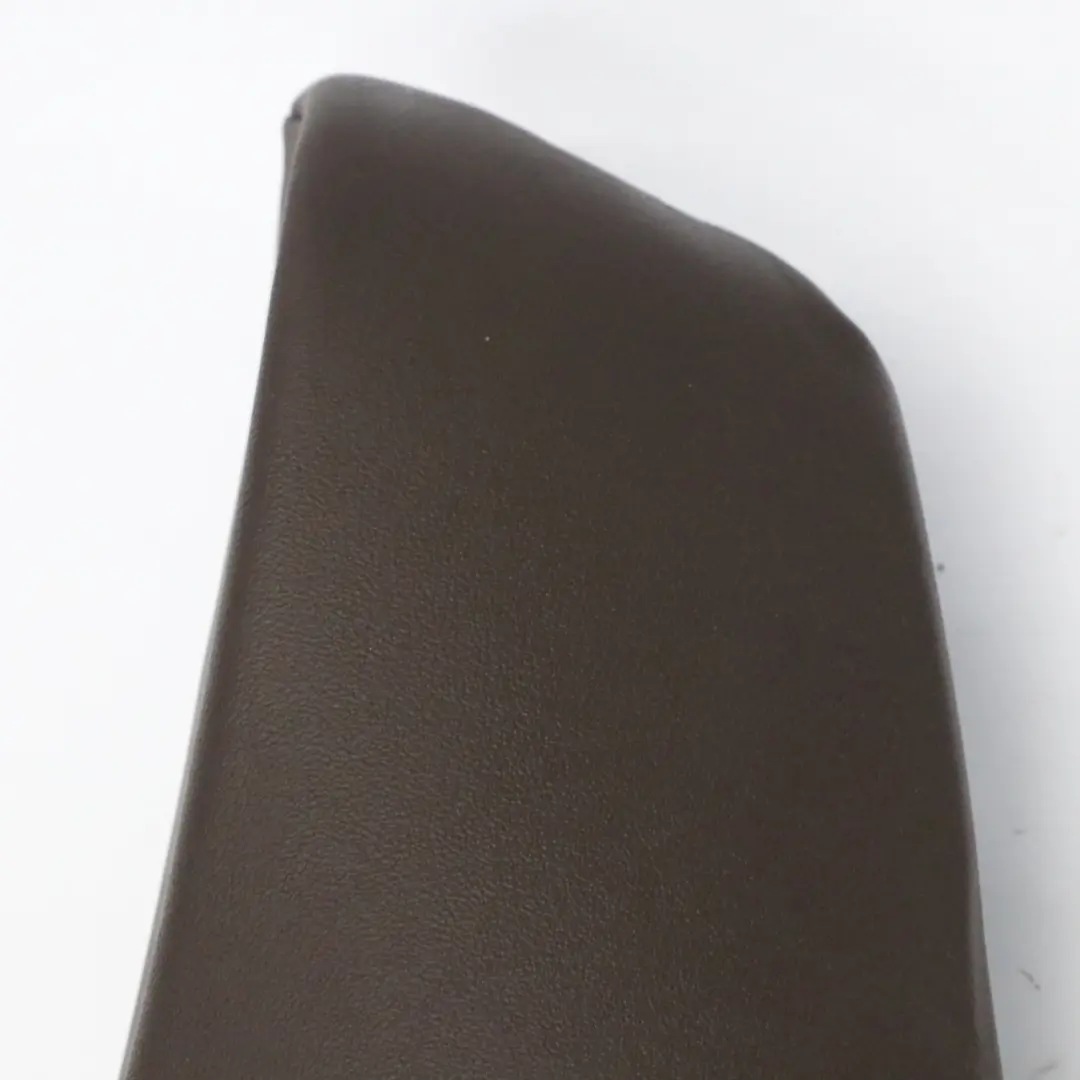 Sedile posteriore sinistro Rivestimento laterale in pelle Vernasca Mokka per BMW G20 con numero di parte 8491233 BMW G20 Sedile posteriore sinistro Rivestimento laterale in pelle Vernasca Mokka - SKU 8491233 - Numero di parte 8491233