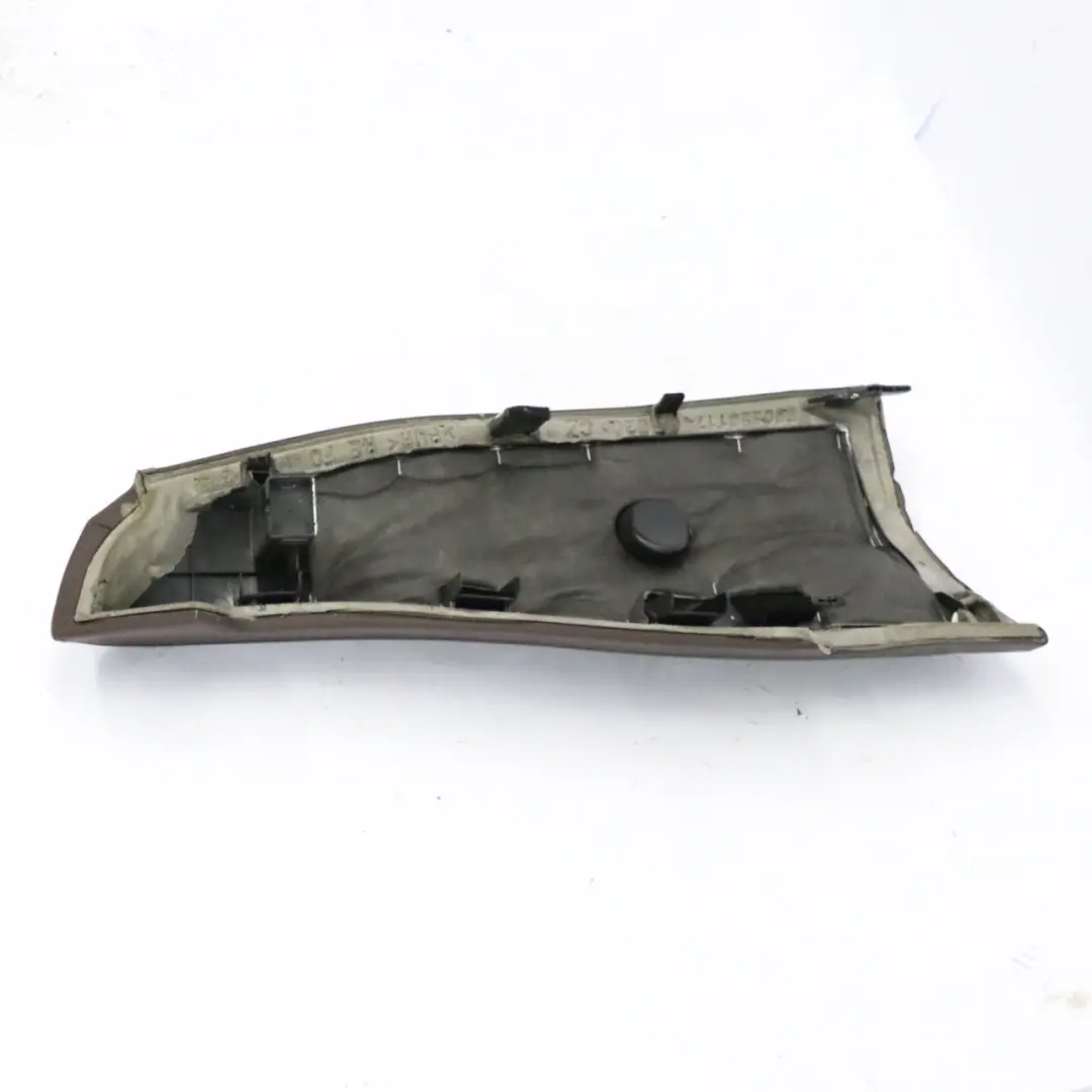 Sedile posteriore destro Rivestimento pannello laterale in pelle Mokka per BMW G20 con numero di parte 8491234 BMW G20 Sedile posteriore destro Rivestimento pannello laterale in pelle Mokka - SKU 8491234 - Numero di parte 8491234