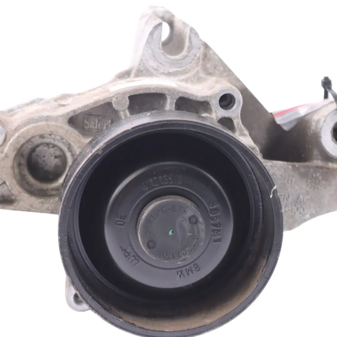 Mini Cooper F55 F56 F57 Stütz Halterung Kühlmittel Wasser Pumpe Motor 2381337 - SKU 8601366 - Teilenummer 8601366