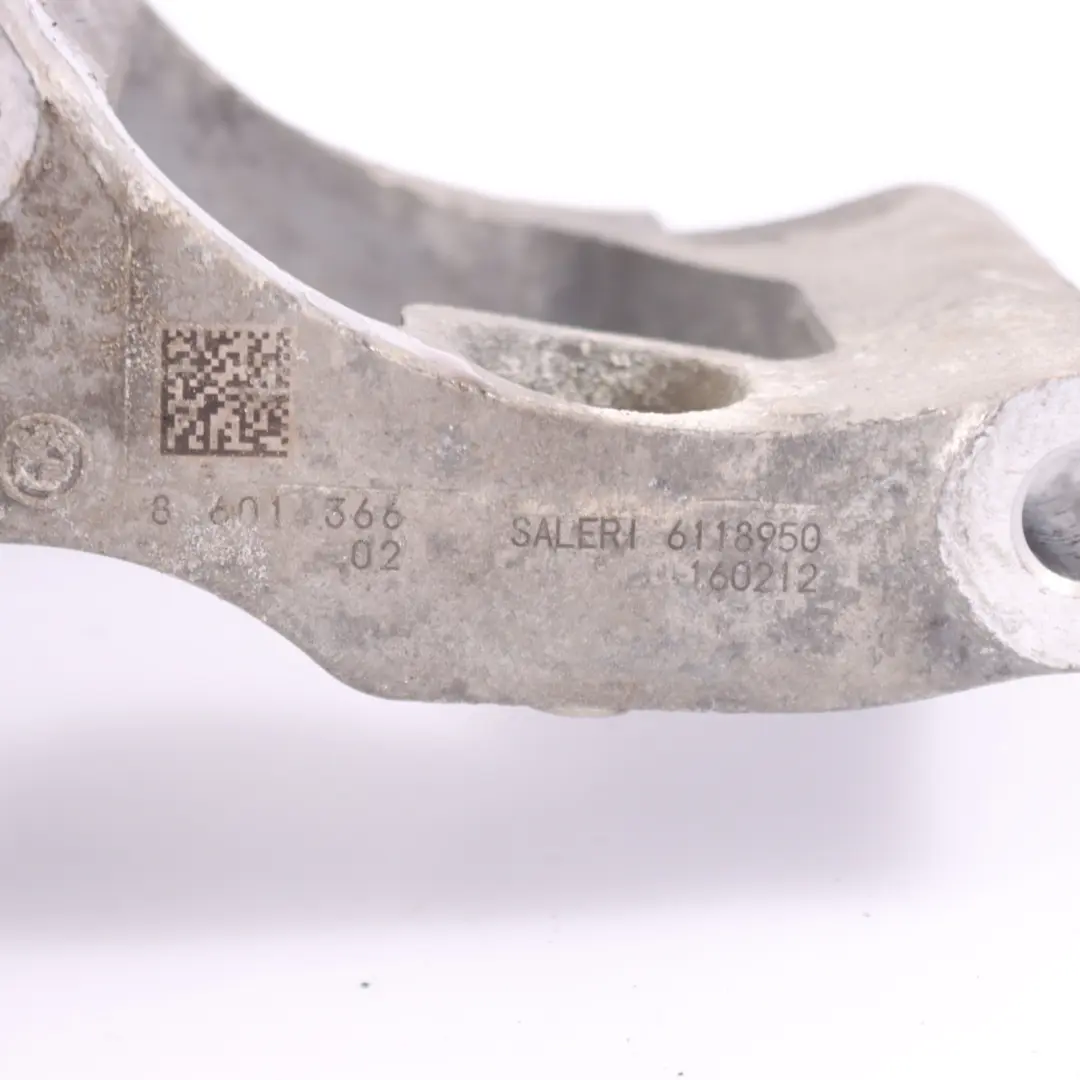 Supporto Pompa Raffreddamento Motore 2381337 per Mini Cooper One F55 F56 F57 con numero di parte 8601366 Mini Cooper One F55 F56 F57 Supporto Pompa Raffreddamento Motore 2381337 - SKU 8601366 - Numero di parte 8601366