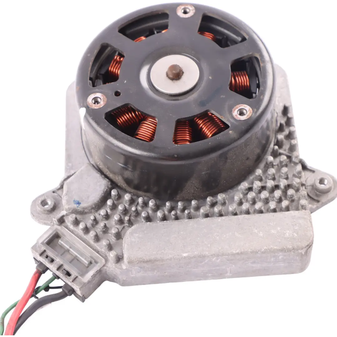 Motore Ventola Radiatore 8641947 per BMW F20 F21 F22 F30 F32 LCI con numero di parte 8625440 BMW F20 F21 F22 F30 F32 LCI Motore Ventola Radiatore 8641947 - SKU 8625440-4 - Numero di parte 8625440