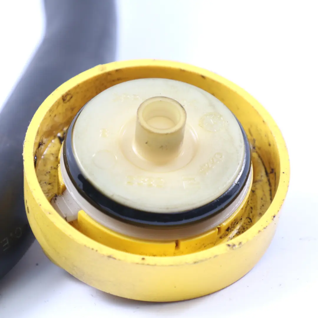 Tubo de llenado de aceite diesel para Opel Vivaro Renault Trafic III 1.6 dCi con número de pieza 95517961 Opel Vivaro Renault Trafic III 1.6 dCi Tubo de llenado de aceite diesel - SKU 95517961 - Número de pieza 95517961