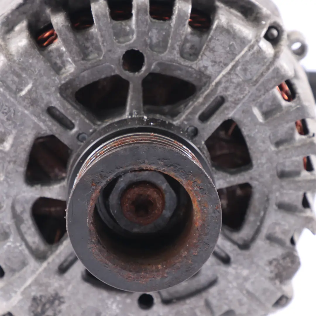 W207 W212 W906 Silnik Diesla Alternator 200A 14V LRA03818 do Mercedes o numerze A0009062822 Mercedes W207 W212 W906 Silnik Diesla Alternator 200A 14V LRA03818 - SKU A0009062822-1 - Numer Części A0009062822