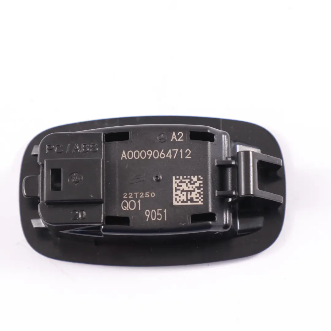 Mercedes W205 W213 Lampka Oświetlenia Wnętrza Przestrzeni Nóg - SKU A0009064712 - Numer Części A0009064712