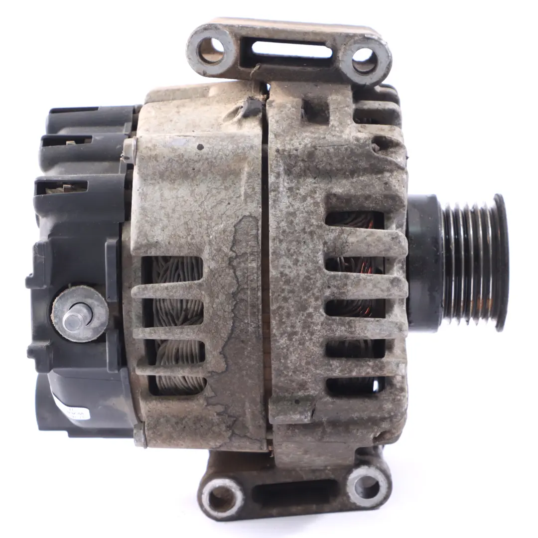Alternador Mercedes W204 W212 Motor Diesel OM651 Valeo 180A para con número de pieza A0009067900 Alternador Mercedes W204 W212 Motor Diesel OM651 Valeo 180A - SKU A0009067900 - Número de pieza A0009067900