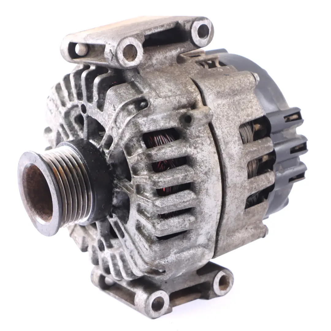 Alternatore Mercedes W204 W212 Motore Diesel OM651 Valeo 180A per con numero di parte A0009067900 Alternatore Mercedes W204 W212 Motore Diesel OM651 Valeo 180A - SKU A0009067900 - Numero di parte A0009067900