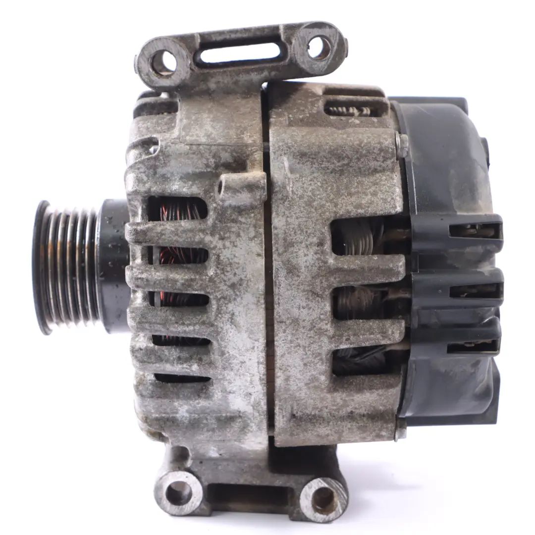 Alternador Mercedes W204 W212 Motor Diesel OM651 Valeo 180A para con número de pieza A0009067900 Alternador Mercedes W204 W212 Motor Diesel OM651 Valeo 180A - SKU A0009067900 - Número de pieza A0009067900