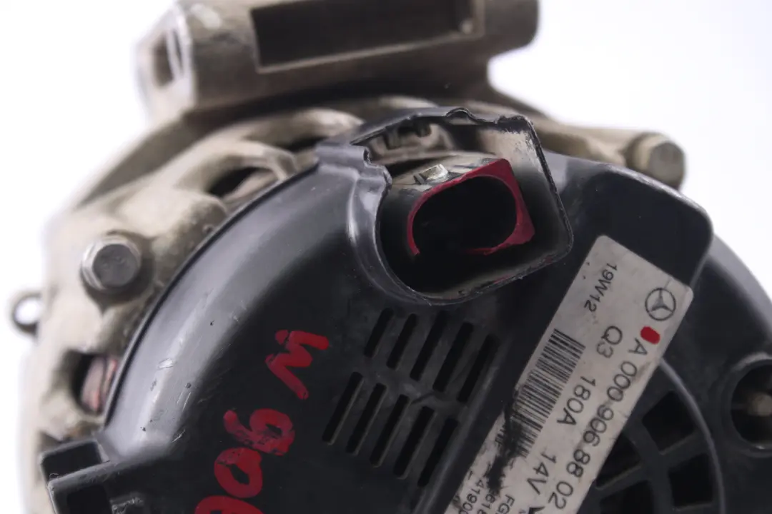 Alternador Mercedes Sprinter W906 Vito W636 W639 Diesel 180A Valeo para con número de pieza A0009068802 Alternador Mercedes Sprinter W906 Vito W636 W639 Diesel 180A Valeo - SKU A0009068802-2 - Número de pieza A0009068802