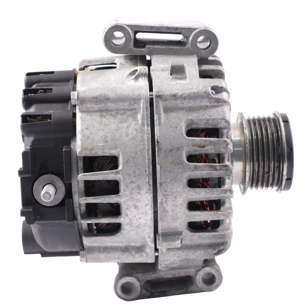 OM276 Alternator 200A Valeo do Mercedes R172 SLC 43 AMG Benzyna o numerze A0009068806 Mercedes R172 SLC 43 AMG Benzyna OM276 Alternator 200A Valeo - SKU A0009068806 - Numer Części A0009068806